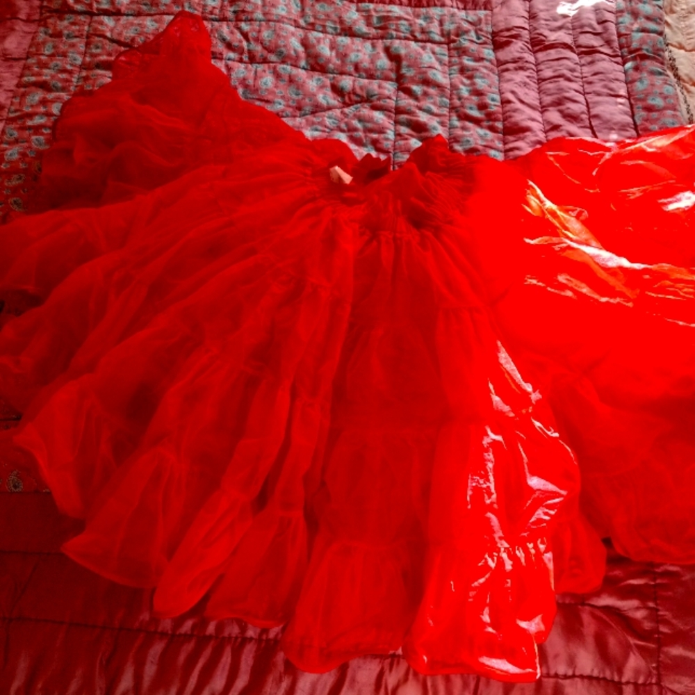 Square dancing red Crinoline Med-large